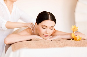 picture of woman in spa salon getting massage